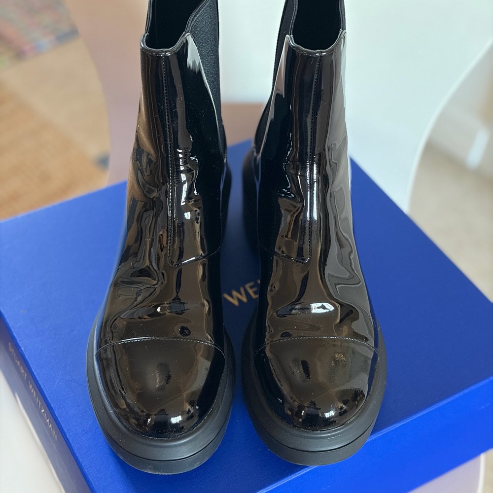 Stuart Weitzman Glossy Patent Leather Black Ankle Boots! Like New! - Picture 2 of 6